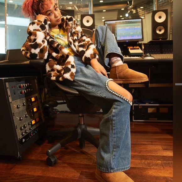 🐪 NEW WITH TAGS 🐪 Uggs Classic Ultra Mini size US 9 - Picture 3 of 13